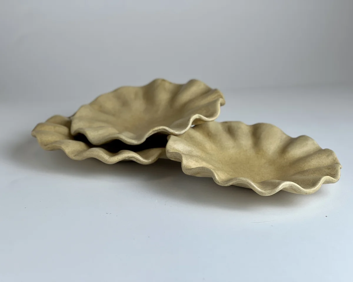 Set of ceramic bowls with wavy edge