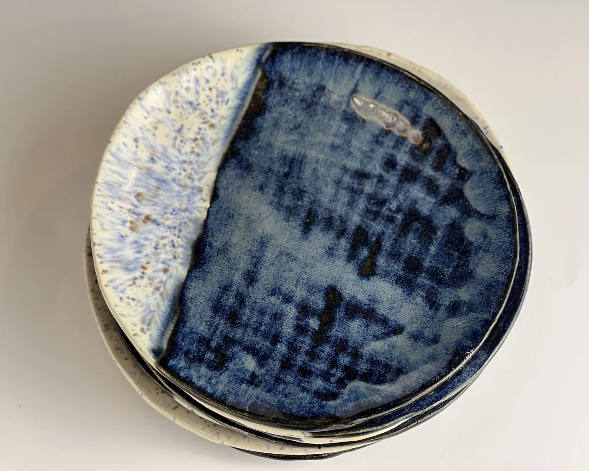 Ceramic plates with inkjet glaze
