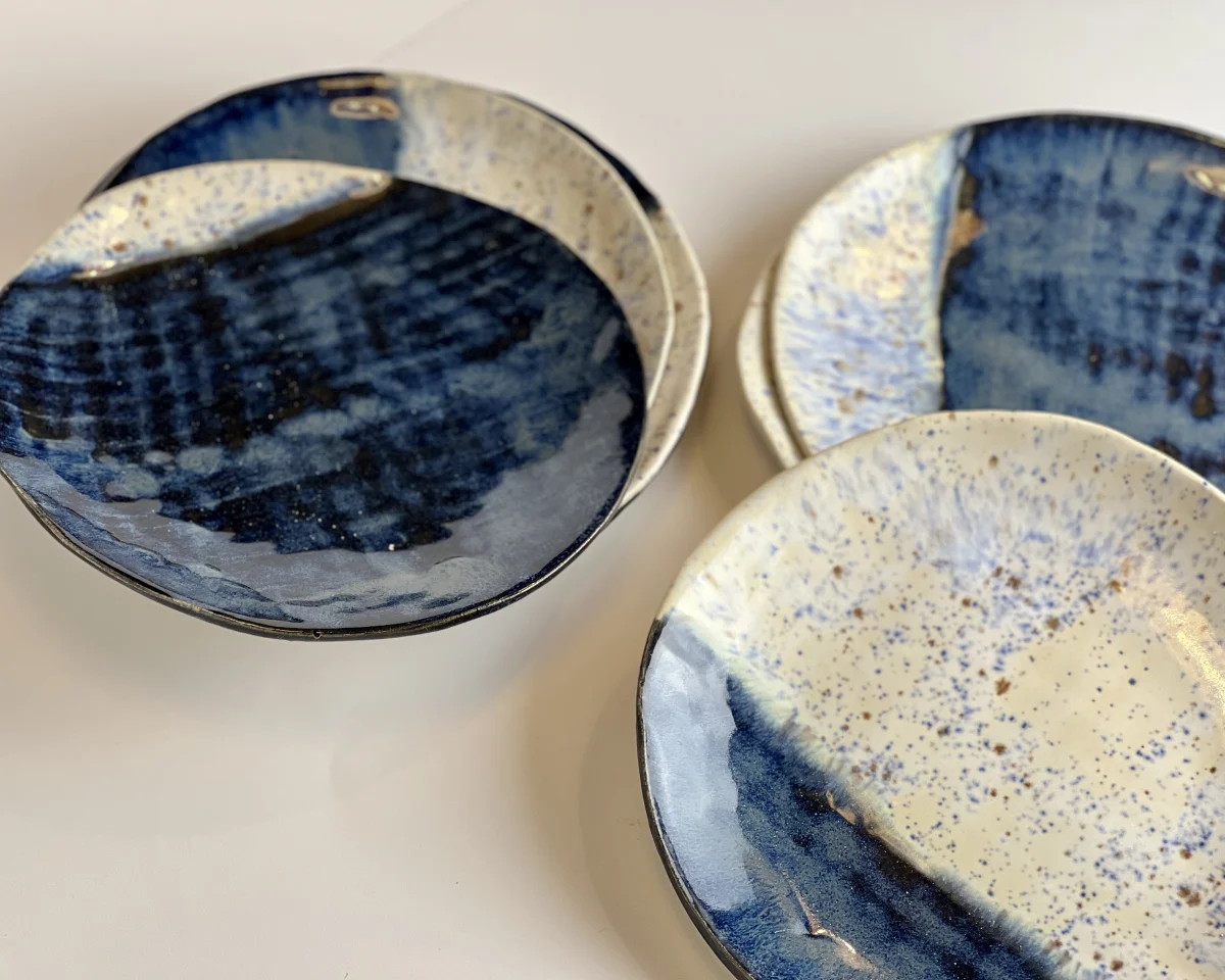 Ceramic plates with inkjet glaze