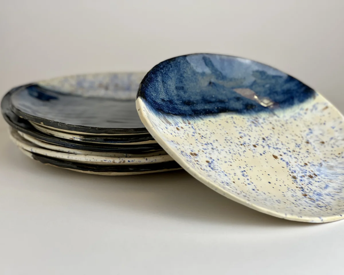 Ceramic plates with inkjet glaze