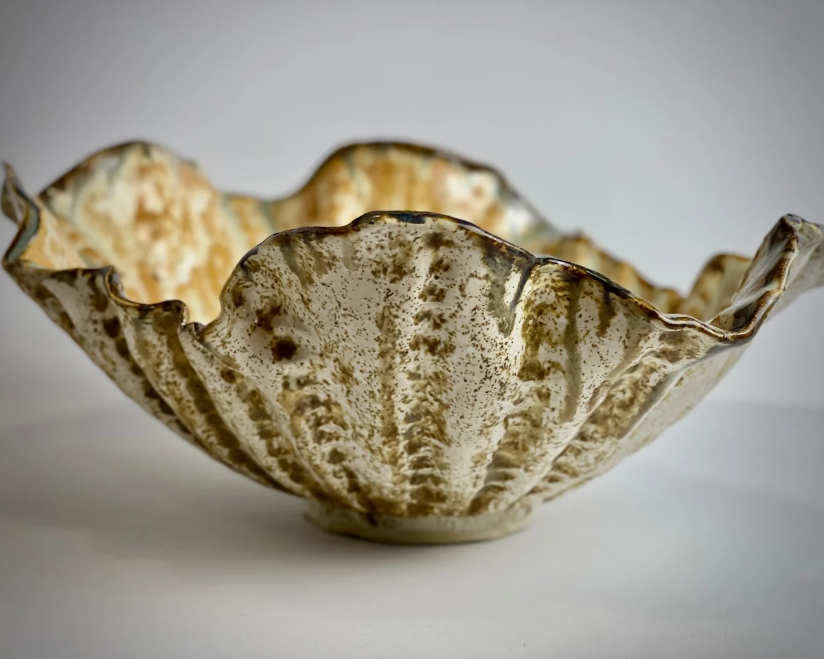 Decorative ceramic bowl "Shell"