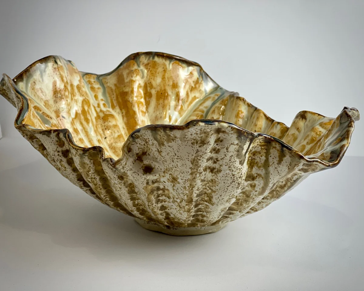 Decorative ceramic bowl "Shell"
