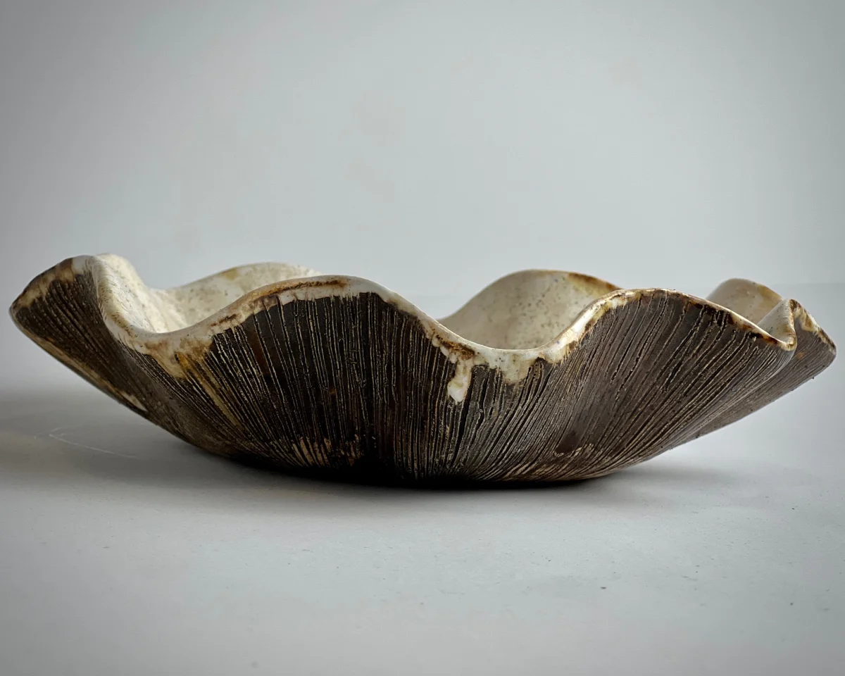Decorative ceramic bowl "Wave"